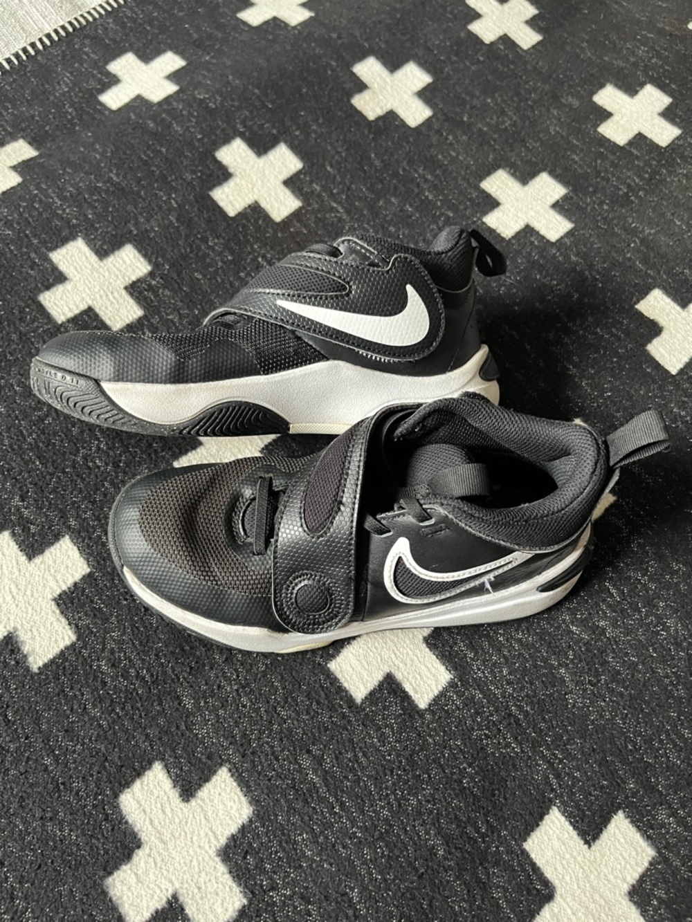 Nike Kids Velcro Basketball shoes size 2.5